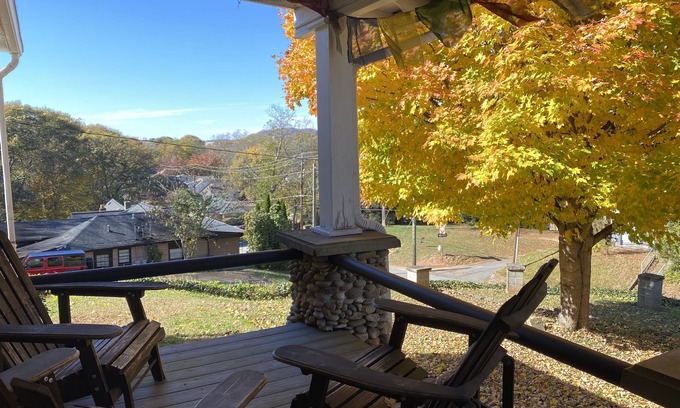 Marietta House | Historic Home with Lake View Near Marietta Square, 10/10 Rated