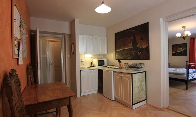Mala Strana Apartment | Historic Apartment in Mala Strana with Breakfast & Kitchen