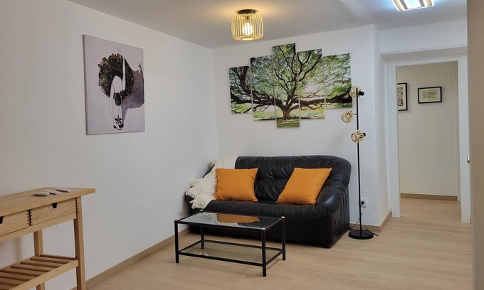 Haro Apartment | Historic apartment in the center of Haro with office.