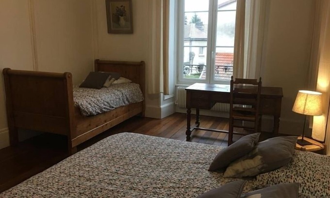 Toul Apartment | Explore Gite Toul: Family-Friendly Retreat with Spa & Kitchen