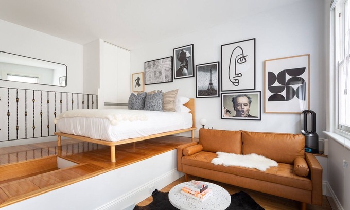 Lewisham Apartment | Historic Art-Filled Studio with Kitchen Near Transport