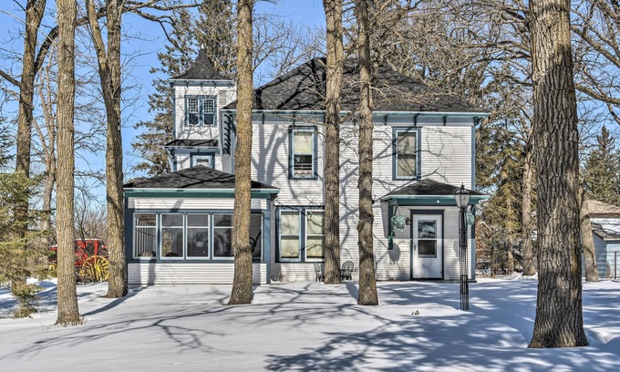 Backus House | Historic Bailey House: Family-Friendly Retreat by Pine Lake