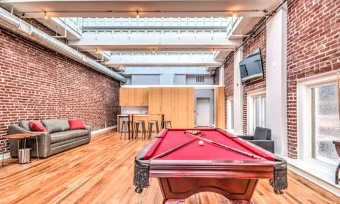 Downtown Memphis House | Historic Bank on Madison | Game Room & Pool Downtown