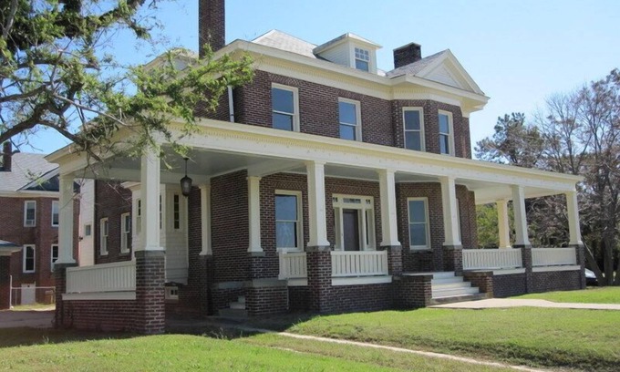 Cape Charles House | Historic Beach Front Home with Amazing Bay Views & Pool