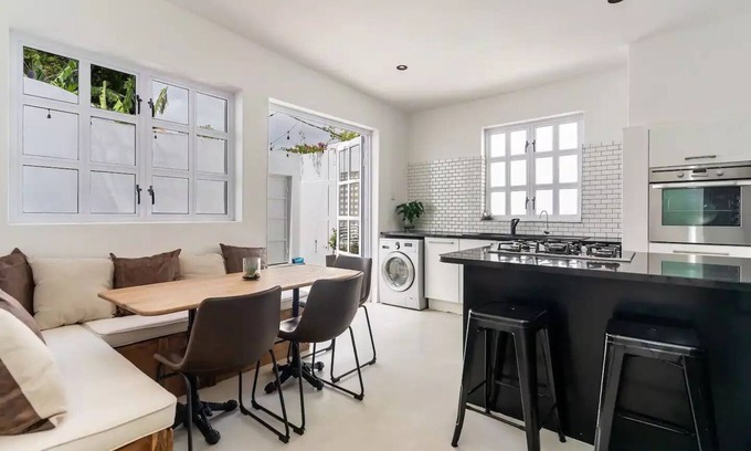 Bo'Kaap House | Historic Bo Kaap Townhouse with Private Pool Retreat