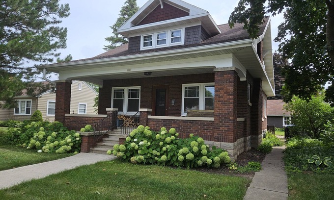 De Pere House | Historic Bungalow in Downtown De Pere with Kitchen Access