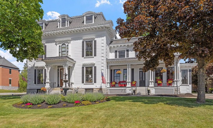 Laconia House | Experience Comfort at The Main Event in Downtown Hagan's