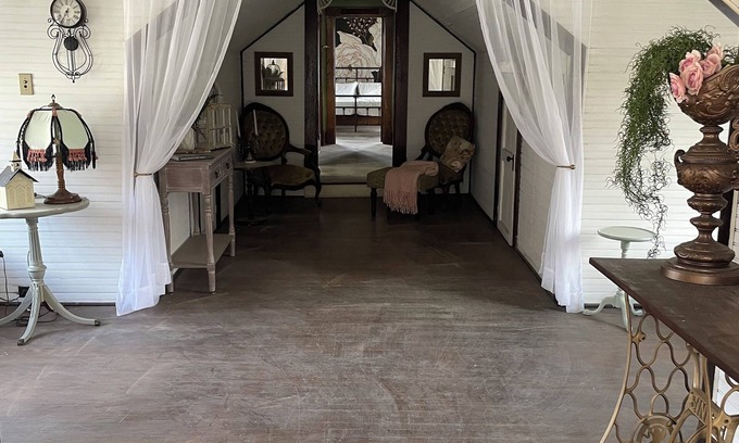 Mannington House | Historic Carriage House Suite: 10/10 Guest Rated Retreat