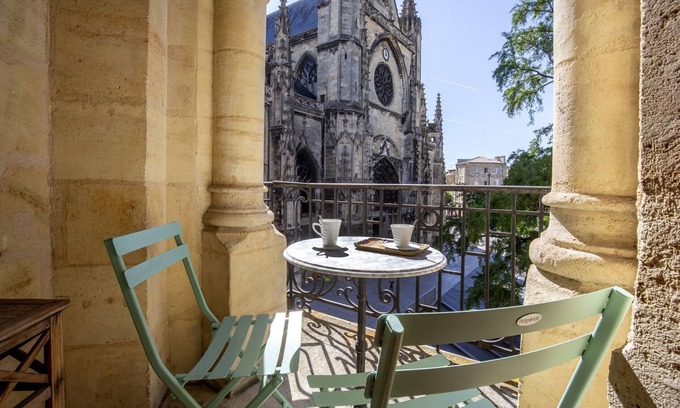 Saint-Michel Apartment | Elegant Retreat in Historic Center with Air-Conditioned Terrace