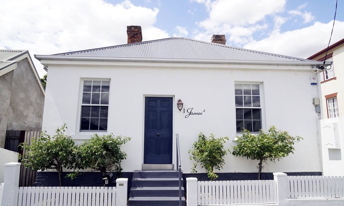 Launceston CBD House | Historic Launceston Stay: Near Cafes & Family Friendly