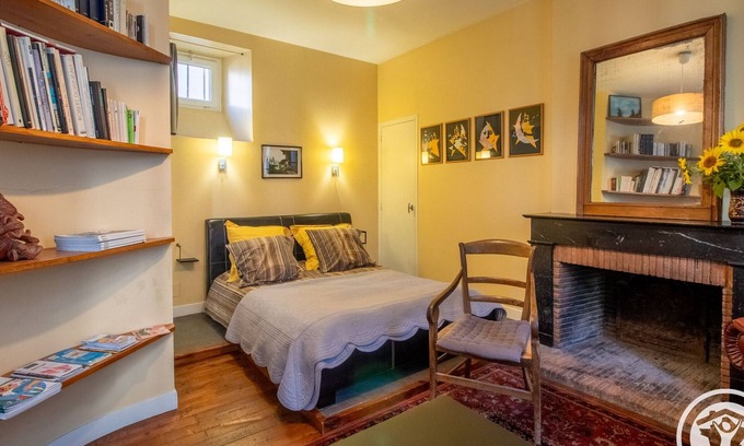 Downtown Angers Cottage | Gite Angers: Cozy Studio Flat with Kitchen & Breakfast