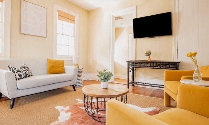 Radcliffeborough House | Historic Charleston Getaway with Spa and Pet-Friendly Amenities
