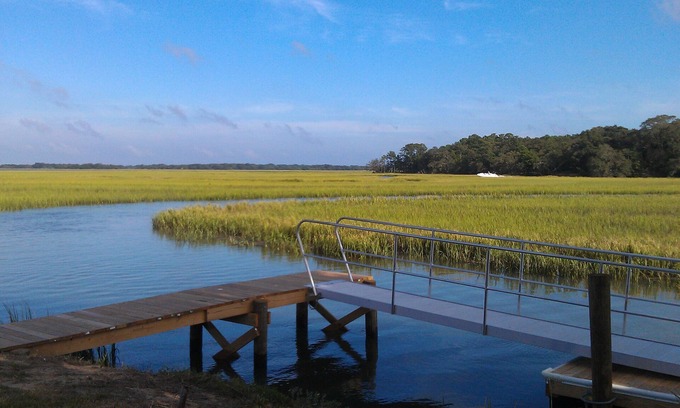 Johns Island House | Pet-Friendly Historic Charleston Waterfront Hut Near Downtown