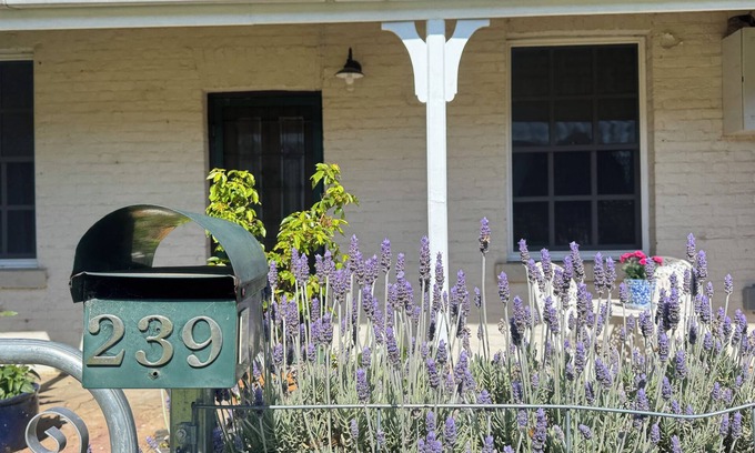 Yass House | Historic charm meets modern amenities - stroll to everything Yass has to offer.