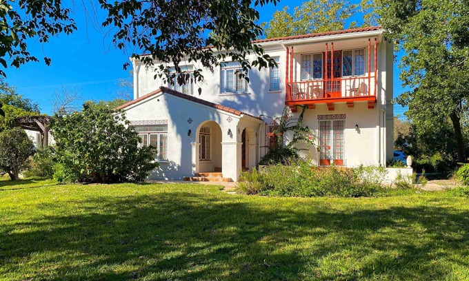 Oak Park - Northwood House | Historic Retreat with Pool, Gardens, Gym & Pet Friendly