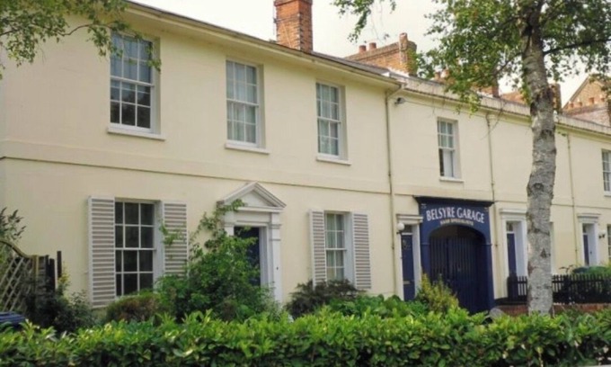 Oxford House | Historic city centre, large rooms, sleeps 10, free parking. Fast wifi.