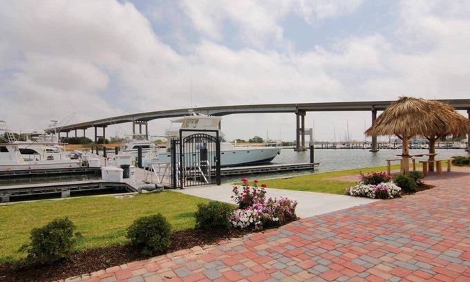 Freeport House | Scenic Coastal Loft at Freeport Marina with Ocean View