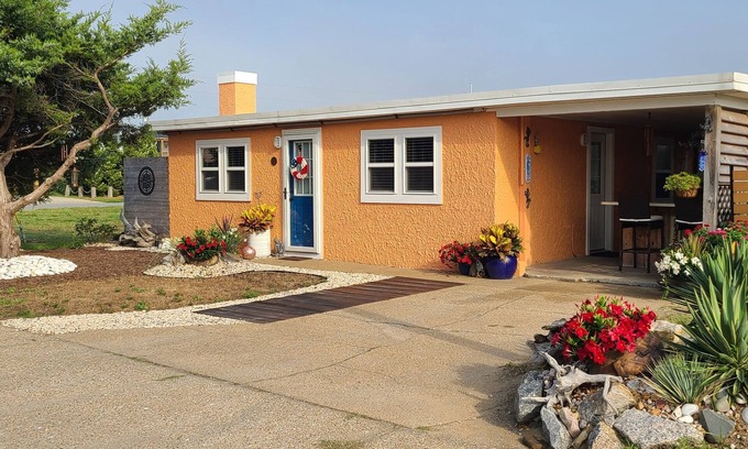 Colington Cottage | Historic Beach Cottage with Pet-Friendly Amenities