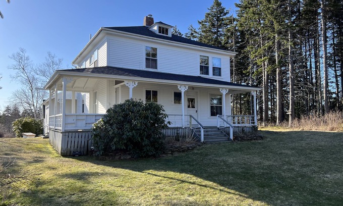 Bailey Island Cottage | Charming Historic Cottage with Oceanfront Access to Little Harbor