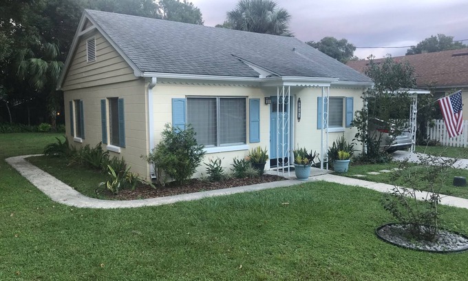Mount Dora House | Historic District Bungalow - Walk to Downtown & Pet Friendly