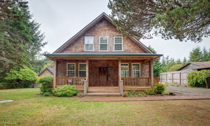 Ocean Park House | Historic District Retreat - Steps from Willapa Bay!