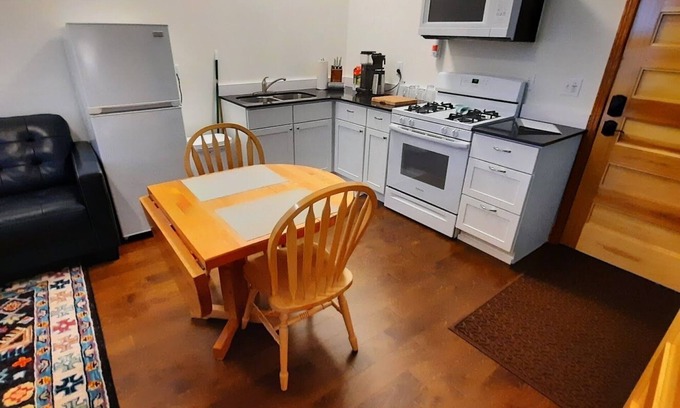 Elkader Bed & Breakfast | Top-Rated Historic District Suites with Spa & Hot Tub