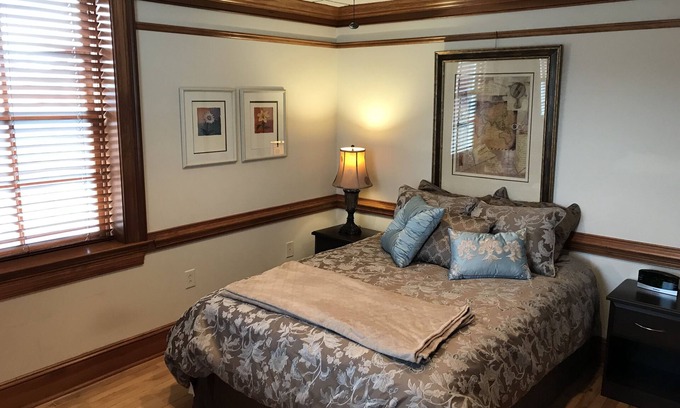 New Bern Condo | Historic Downtown New Bern Condo with Ocean View Amenities