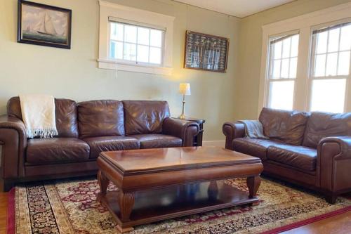 Astoria Apartment | Historic Downtown Riverview Flat: Guest Rated 10/10!