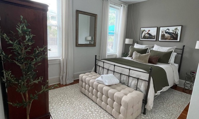 Old Southwest Condo | Modern Downtown Suite with Kitchen and Workout Room