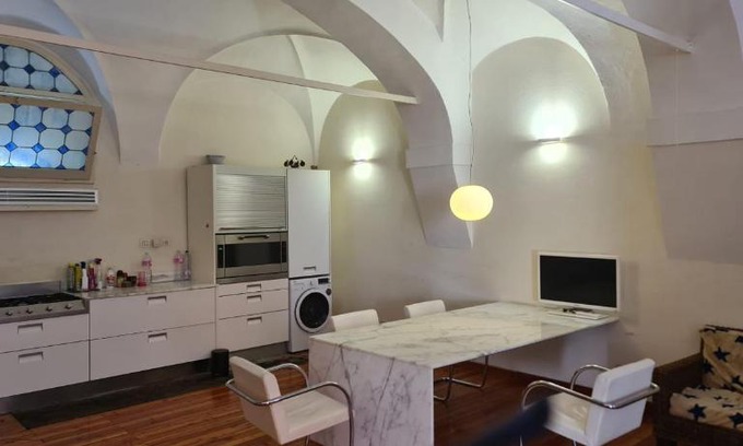 L'antico Ghetto Ebraico Apartment | Historic Suite with Child-Friendly Amenities Awaits You