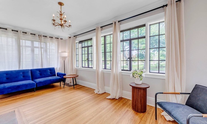 Niagara County House | Historic Falls Gem: Family-Friendly Stay with Breakfast