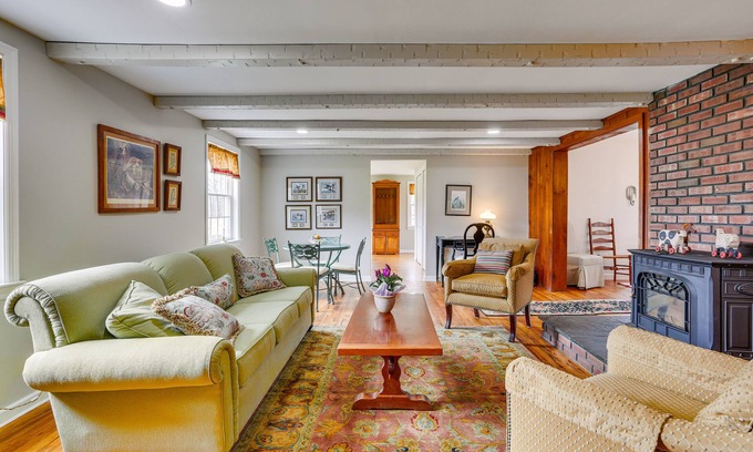 Layton House | Historic Farmhouse in Layton with Spa & Breakfast Included