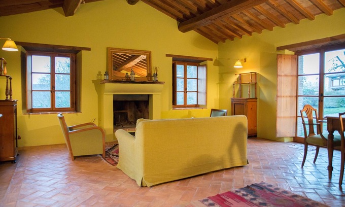 Amelia House | Historic Borgo Retreat with Lake Views & Spa Amenities