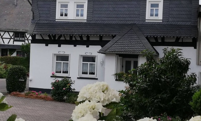 Sosberg House | Historic Sosberg Retreat Near Iconic Rope Bridge