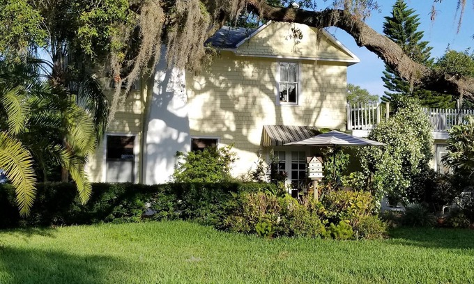 Tarpon Springs Apartment | Historic Oceanfront Retreat with Pool & Spa, 10/10 Rating