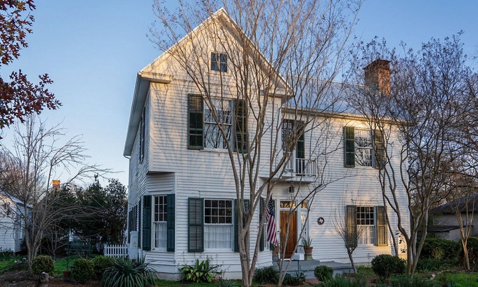 Bastrop House | Historic Bastrop Home Near Austin with Spa & Breakfast