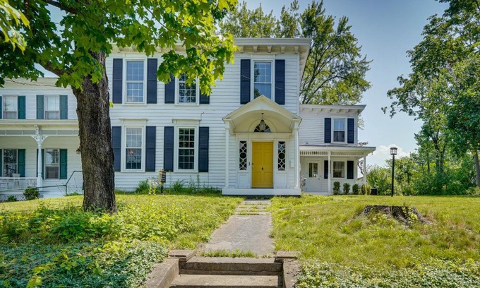 Coxsackie House | Inviting Historic Home with Hudson River Views in Coxsackie