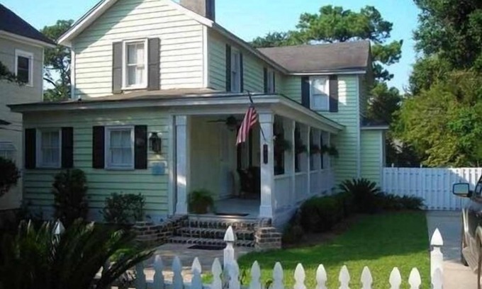 Georgetown House | Historic Home in Downtown Georgetown with Ocean View Amenities