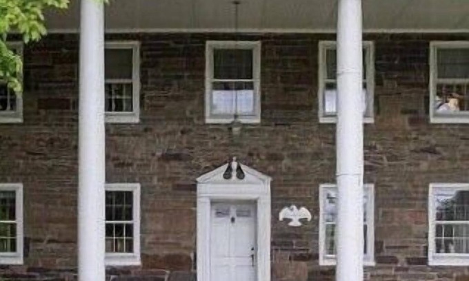 Everett House | Discover a Historic Retreat with Pet-Friendly Perks