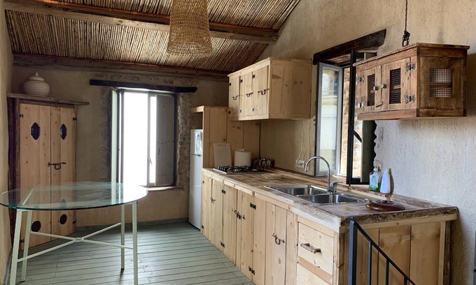 Santa Severina House | Historic Santa Severina House: Ideal for Families with Breakfast