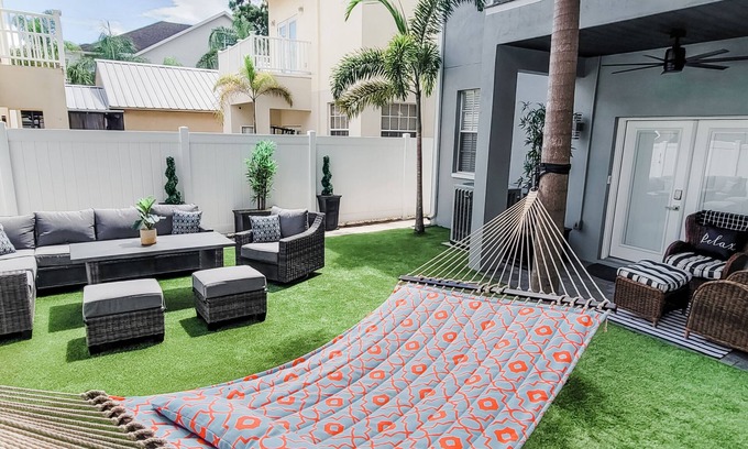 Hyde Park House | Cozy Historic Haven in Hyde Park Village with Ocean View