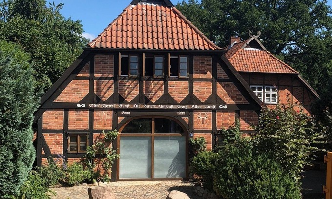 Hoesseringen House | Idyllic Schäferkate: Historic Retreat with Pool & Spa
