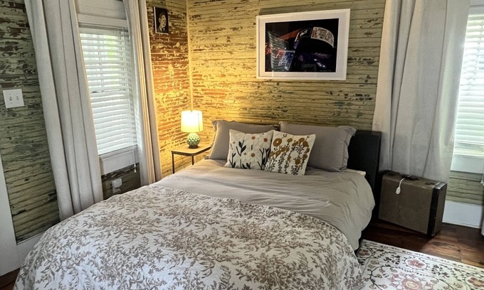 Athens House | Historic Athens Cottage: Steps from Downtown and UGA
