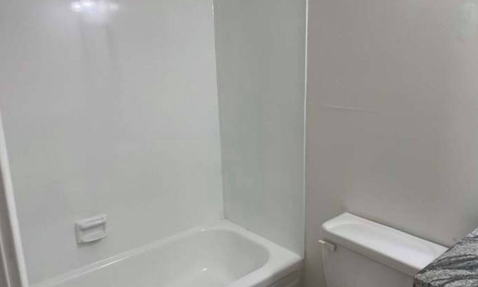 Lake Charles Apartment | Historic Iris St: Family and Pet-Friendly Getaway