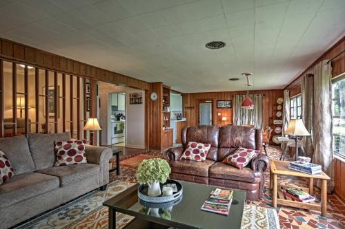 Lake Wales House | Historic Lakefront Retreat: Perfect for Families & Nature Lovers