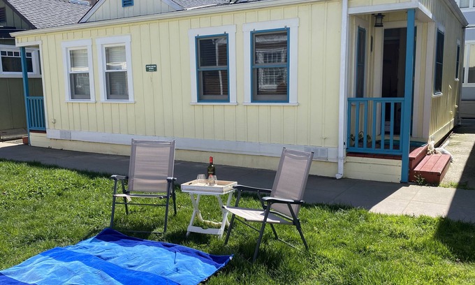 Capitola Cottage | Experience Historic Lawn Way Cottage in Capitola Village