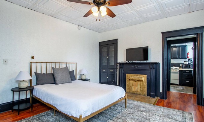 Knoxville Condo | Historic Loft Getaway - Steps from Downtown Attractions!
