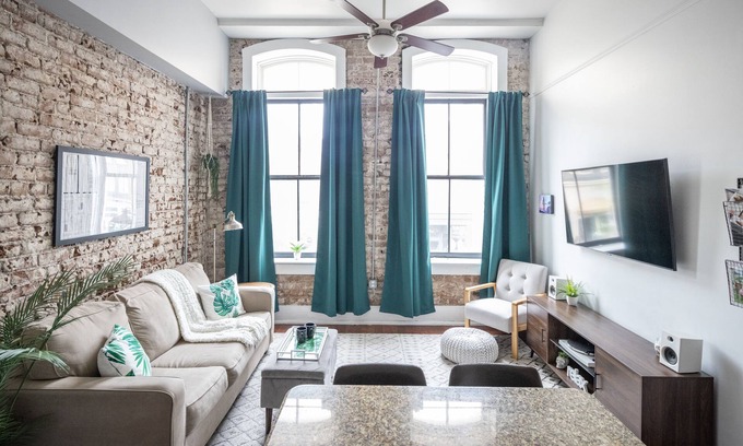Yamacraw Village Condo | Historic Downtown Savannah Loft with Ocean View Amenities