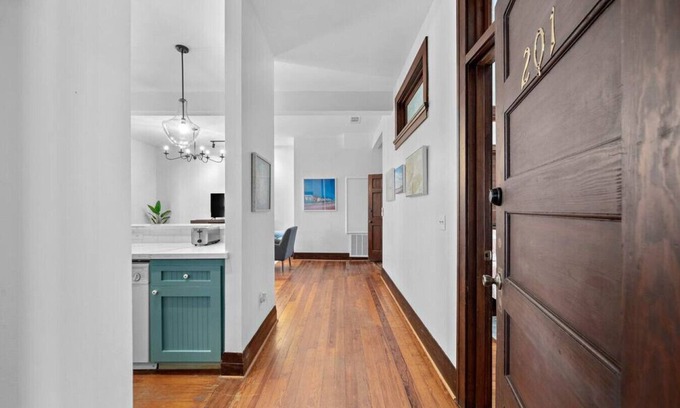 Galveston Apartment | Historic Loft Near Strand: Pet-Friendly with Ocean Views
