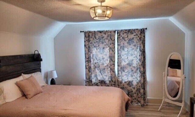 Downtown Omaha House | Family-Friendly Getaway at The Hamilton House Loft